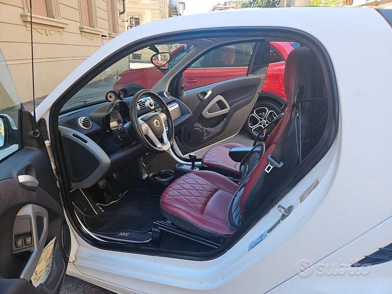 Bianco Usata 2011 Smart ForTwo Coupé Passion Coupé | 5500 € (Buon prezzo) - Immagine 1/4