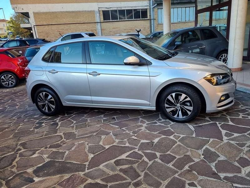 Usata VW Polo Comfortline 95 CV (69 kW) 2019 Argento Berlina