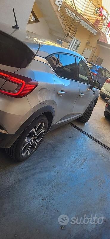 Usata Renault Captur 100 CV (73 kW) 2021 Grigio SUV