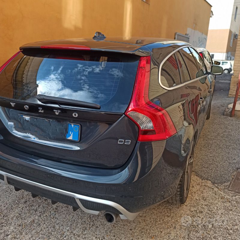 Nero Usata 2012 Volvo V60 R-Design Station wagon | 5500 € (Ottimo prezzo) - Immagine 1/4
