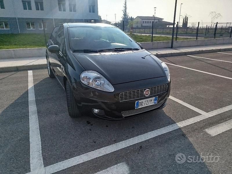Usata Fiat Grande Punto 90 CV (66 kW) 2009 Nero Utilitaria