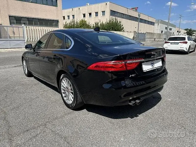 Usata Jaguar XF Portfolio 179 CV (131 kW) 2017 Nero Berlina