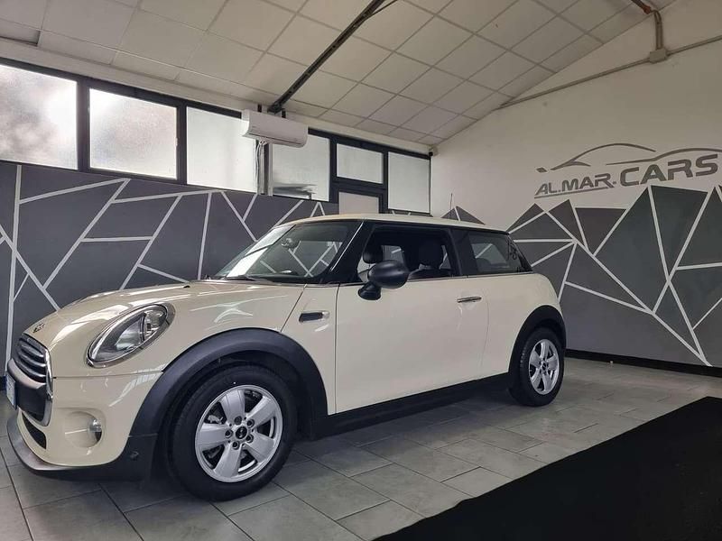 Begagnad Mini ONE 75 HK (55 kW) 2017 Beige Halvkombi