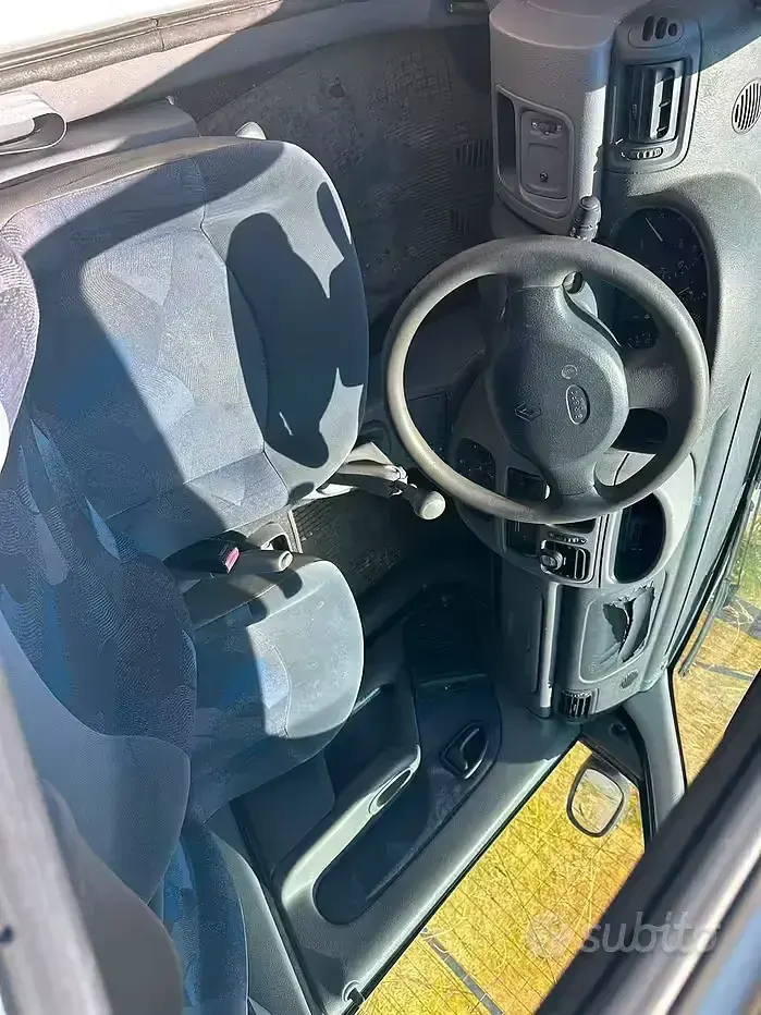 Usata Renault Clio 58 CV (42 kW) 2000 Grigio Berlina