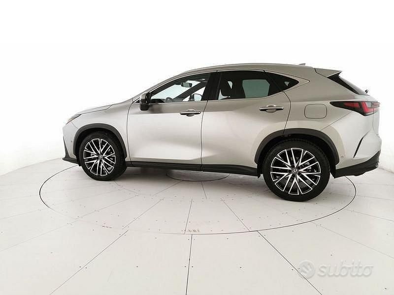Usata Lexus NX450h+ Luxury Line 309 CV (227 kW) 2022 Grigio SUV