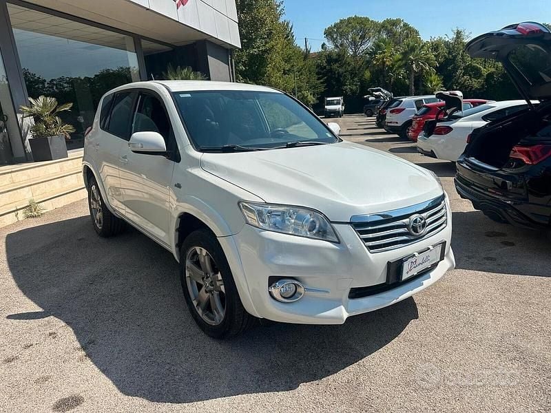 Usata Toyota RAV4 Executive 150 CV (110 kW) 2010 Bianco SUV