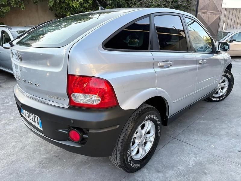 Usata Ssangyong (KGM) Actyon 141 CV (103 kW) 2008 Argento SUV