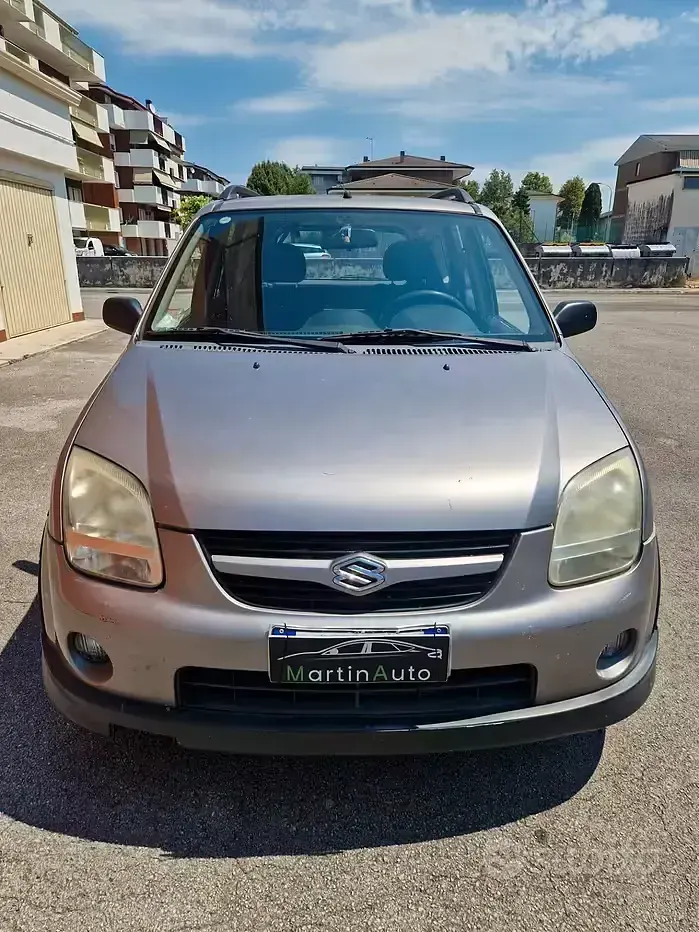Usata Suzuki Ignis 94 CV (69 kW) 2004 Grigio Utilitaria