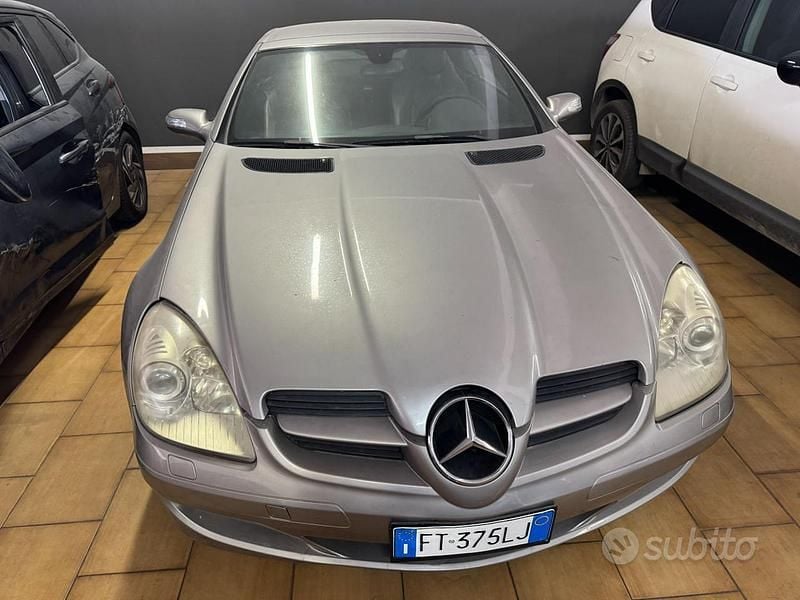 Grigio Usata 2005 Mercedes SLK200 Cabrio | 8999 € (Buon prezzo) - Immagine 1/3