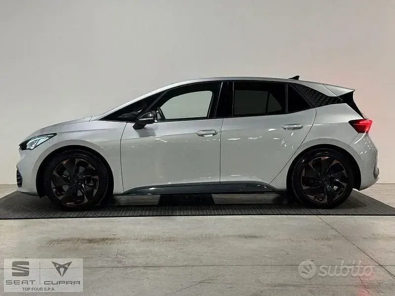 Usata Cupra Born e-Boost 169 kW (231 CV) 2024 Grigio Utilitaria