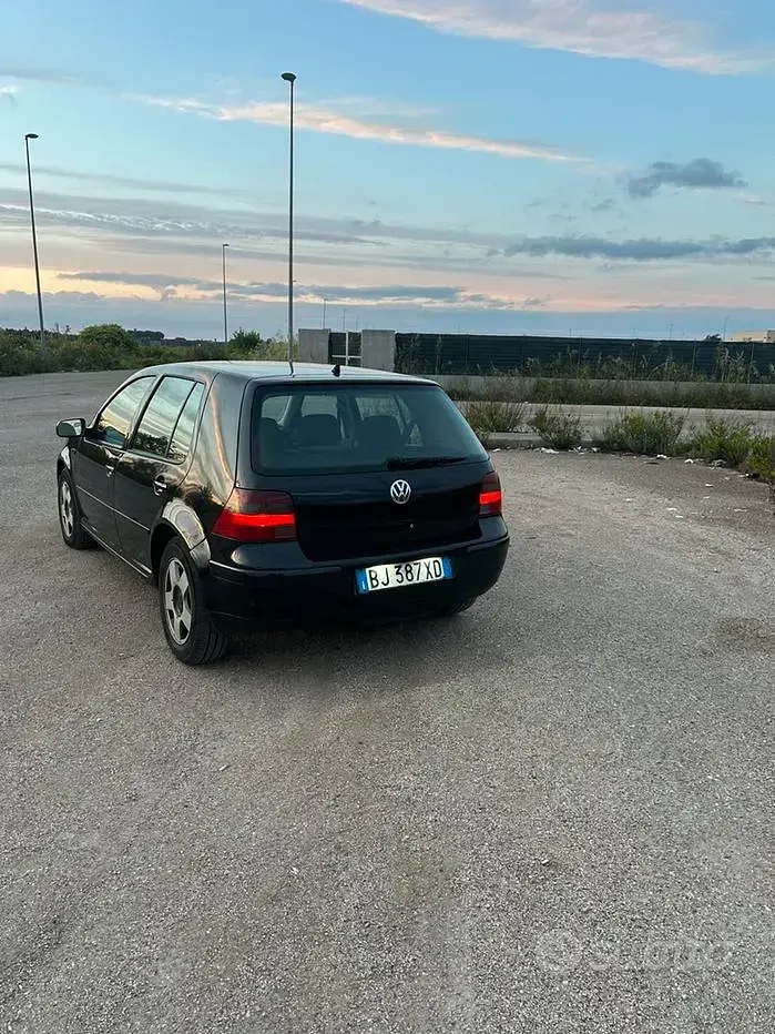 Usata VW Golf IV 110 CV (80 kW) 2000 Nero Berlina