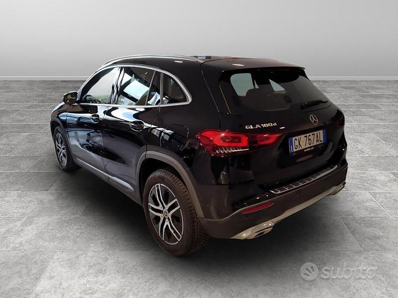 Usata Mercedes GLA180 116 CV (85 kW) 2022 Nero SUV