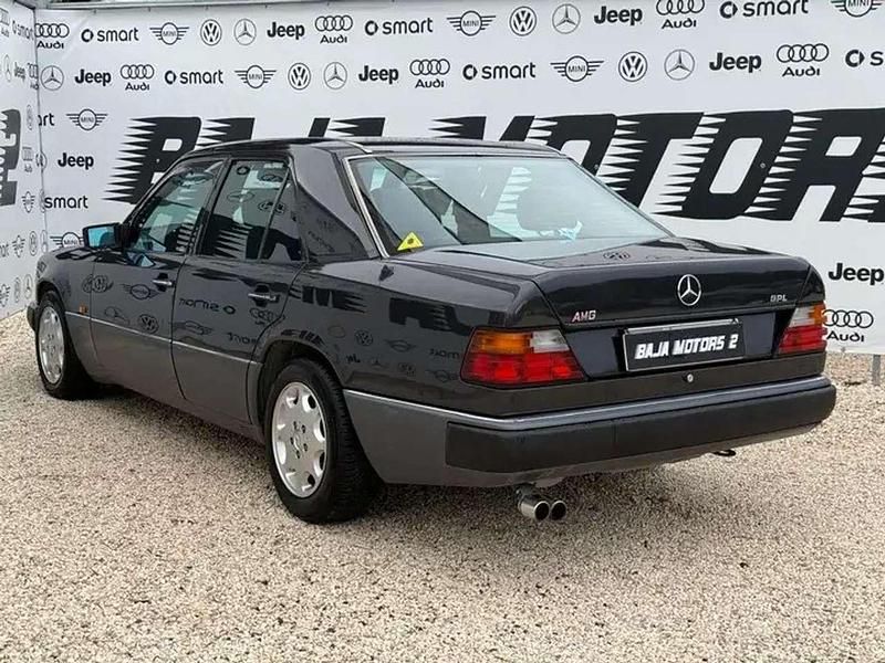 Usata Mercedes E200 136 CV (100 kW) 1993 Nero Berlina