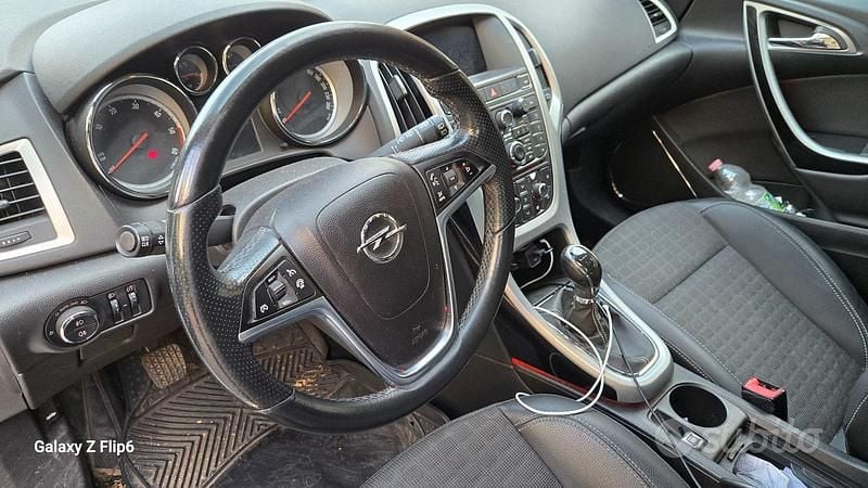 Usata Opel Astra GTC 165 CV (121 kW) 2012 Bianco Coupé