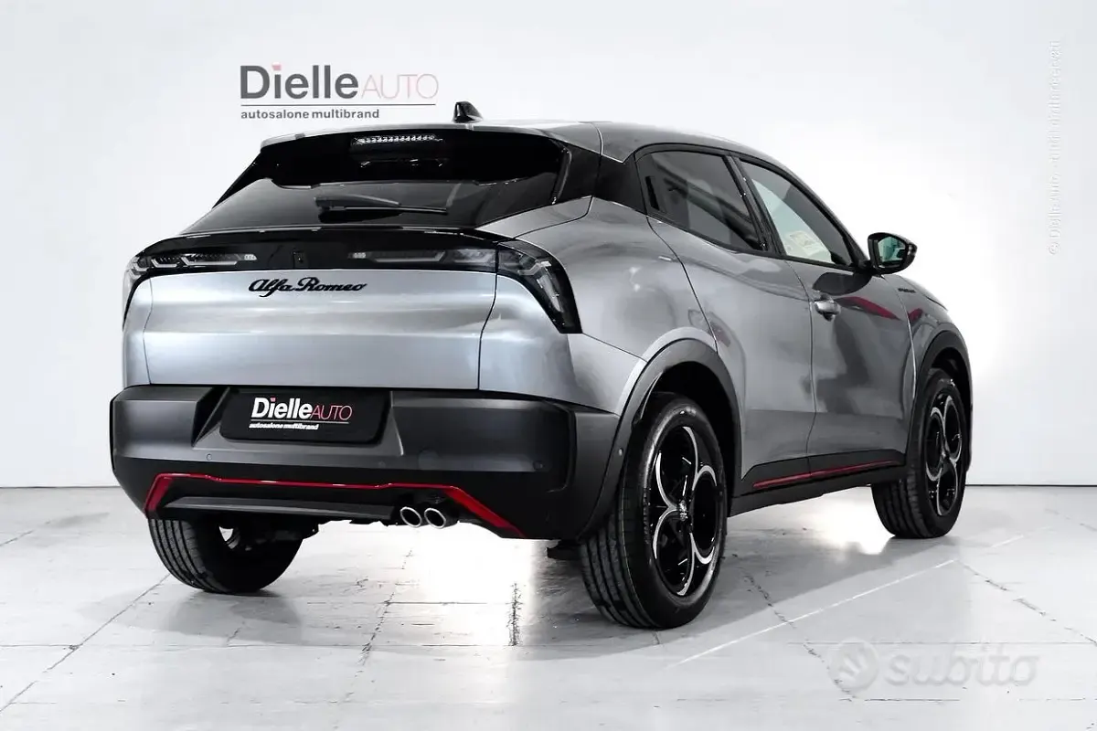 Usata Alfa Romeo Junior Edizione Speciale 145 CV (106 kW) 2025 Grigio arese metallizzato SUV