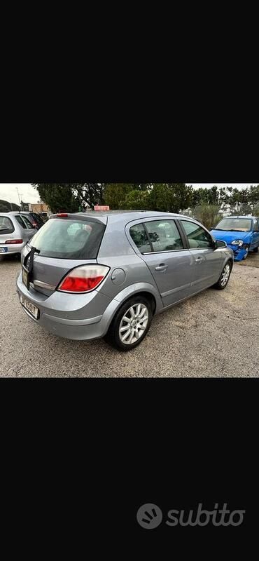 Usata Opel Astra 101 CV (74 kW) 2004 Bianco Utilitaria