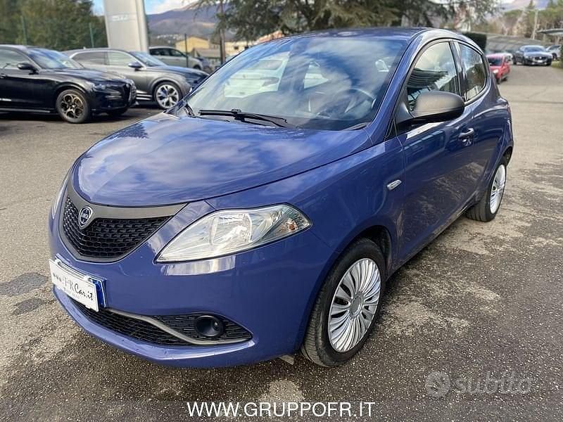 Usata Lancia Ypsilon 69 CV (50 kW) 2018 Blu Utilitaria