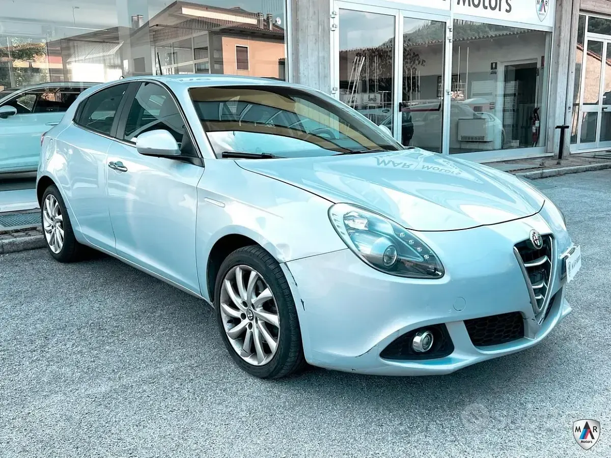 Usata Alfa Romeo Giulietta Exclusive 150 CV (110 kW) 2014 Grigio Utilitaria