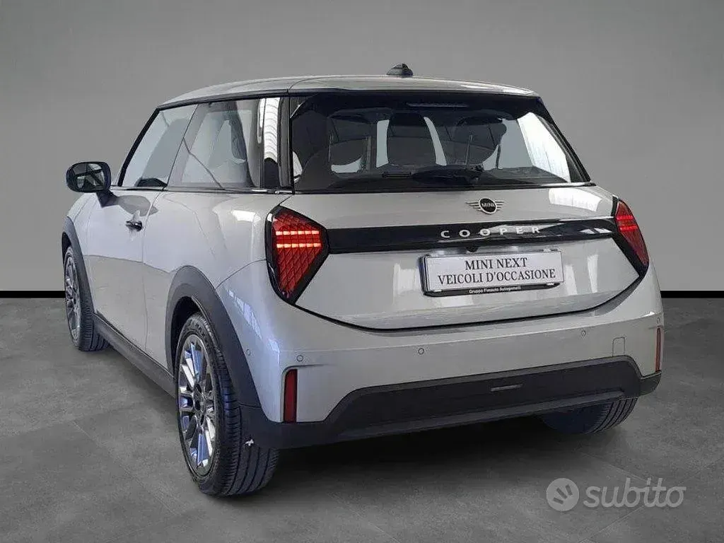 Usata Mini Cooper Essential 156 CV (114 kW) 2024 Grigio Utilitaria