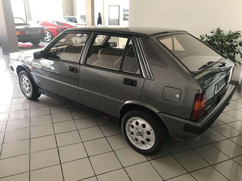 Usata Lancia Delta 140 CV (102 kW) 1988 Grigio Utilitaria