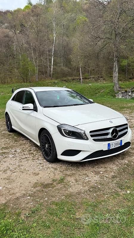 Bianco Usata 2014 Mercedes A180 AMG Due volumi | 8000 € (Buon prezzo) - Immagine 1/4