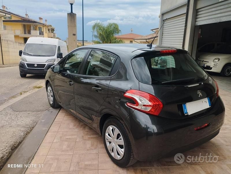 Usata Peugeot 208 68 CV (50 kW) 2014 Grigio Utilitaria