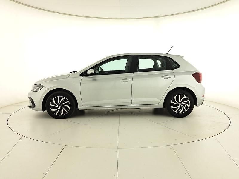 Usata VW Polo Life 95 CV (69 kW) 2023 Reflex silver metallizzato Utilitaria