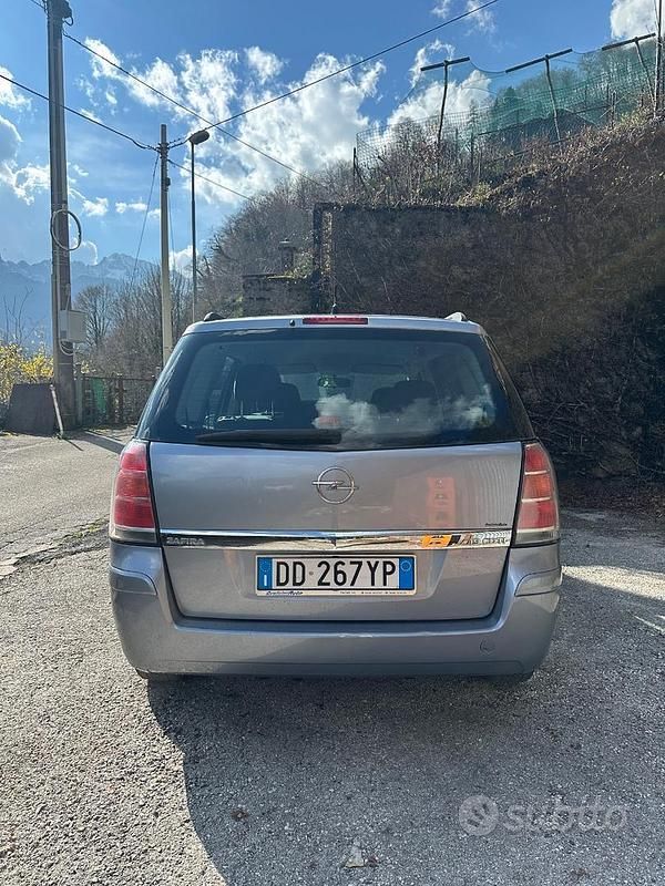 Usata Opel Zafira 120 CV (88 kW) 2007 Grigio Monovolume