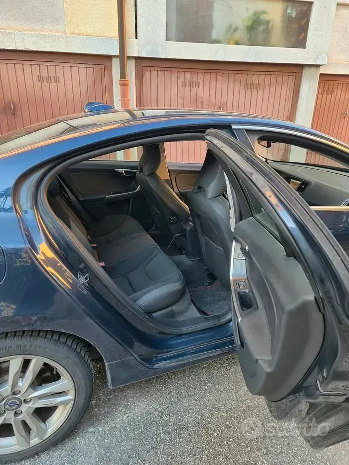 Usata Volvo S60 163 CV (119 kW) 2011 Blu Berlina