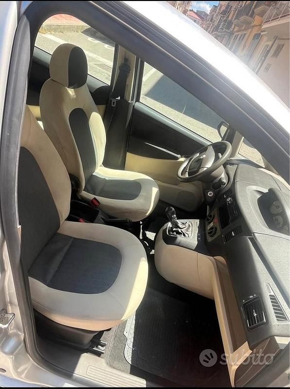 Usata Lancia Musa 75 CV (55 kW) 2005 Grigio Monovolume