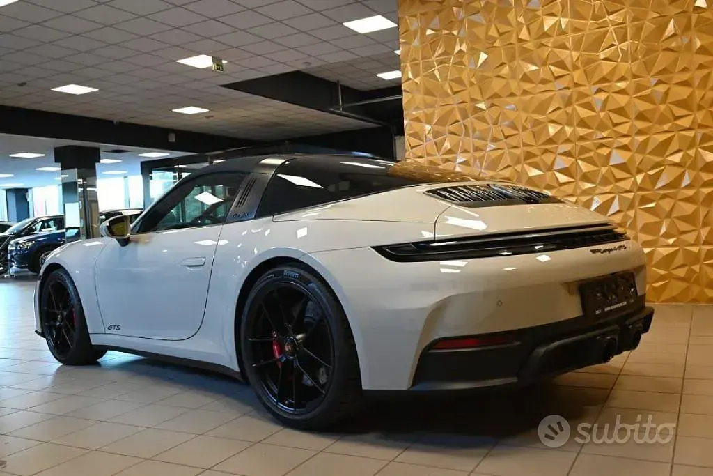 Nouă Porsche 911 541 CP (397 kW) 2026 Gri Cabrio