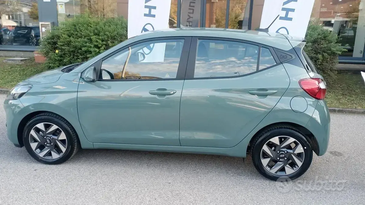 Usata Hyundai i10 63 CV (46 kW) 2025 Verde Utilitaria