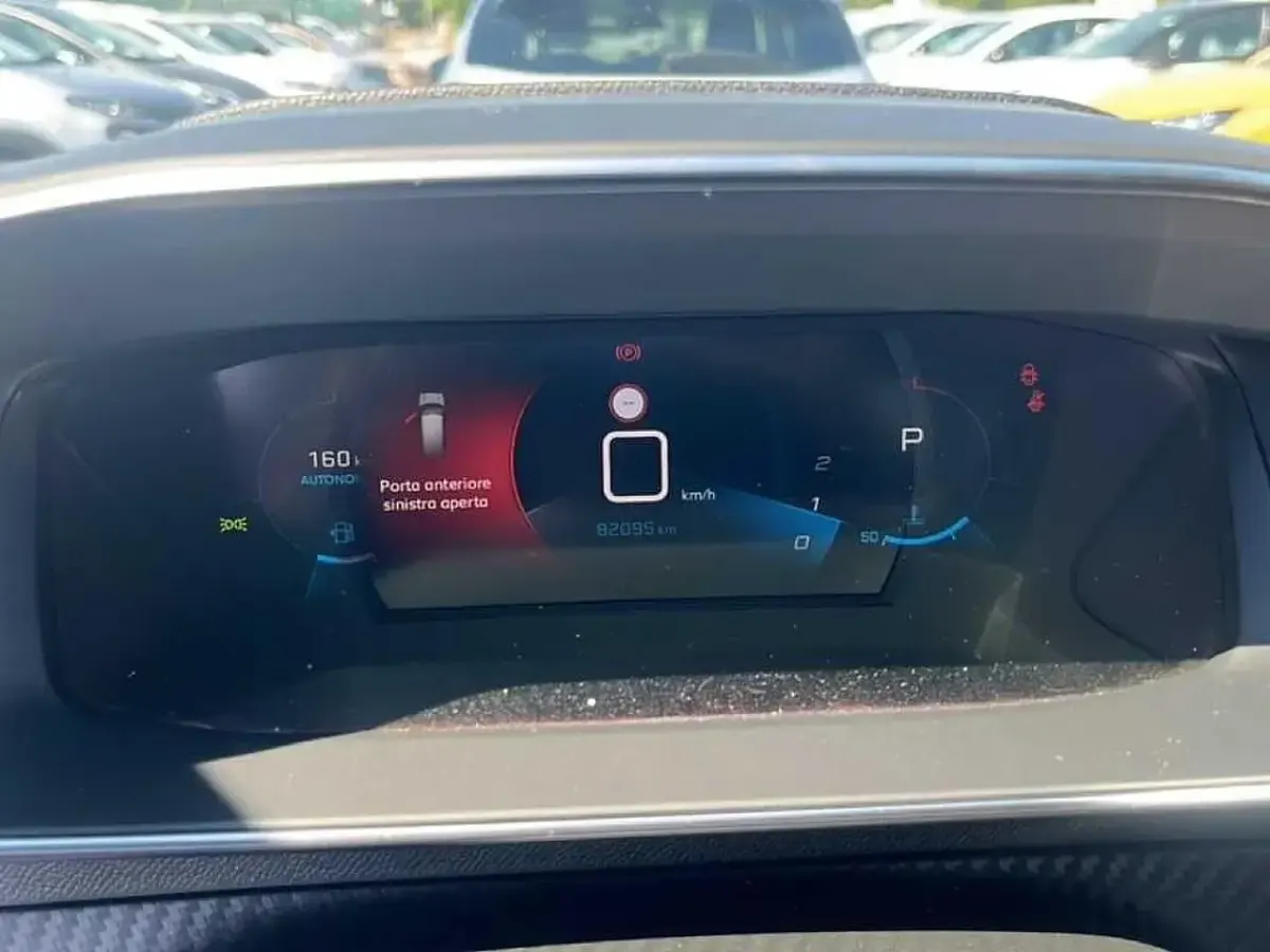 Usata Peugeot 2008 Allure 130 CV (95 kW) 2023 Grigio SUV