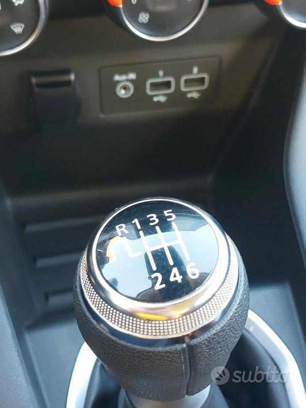 Usata Renault Clio V Intens 85 CV (62 kW) 2020 Marrone Berlina