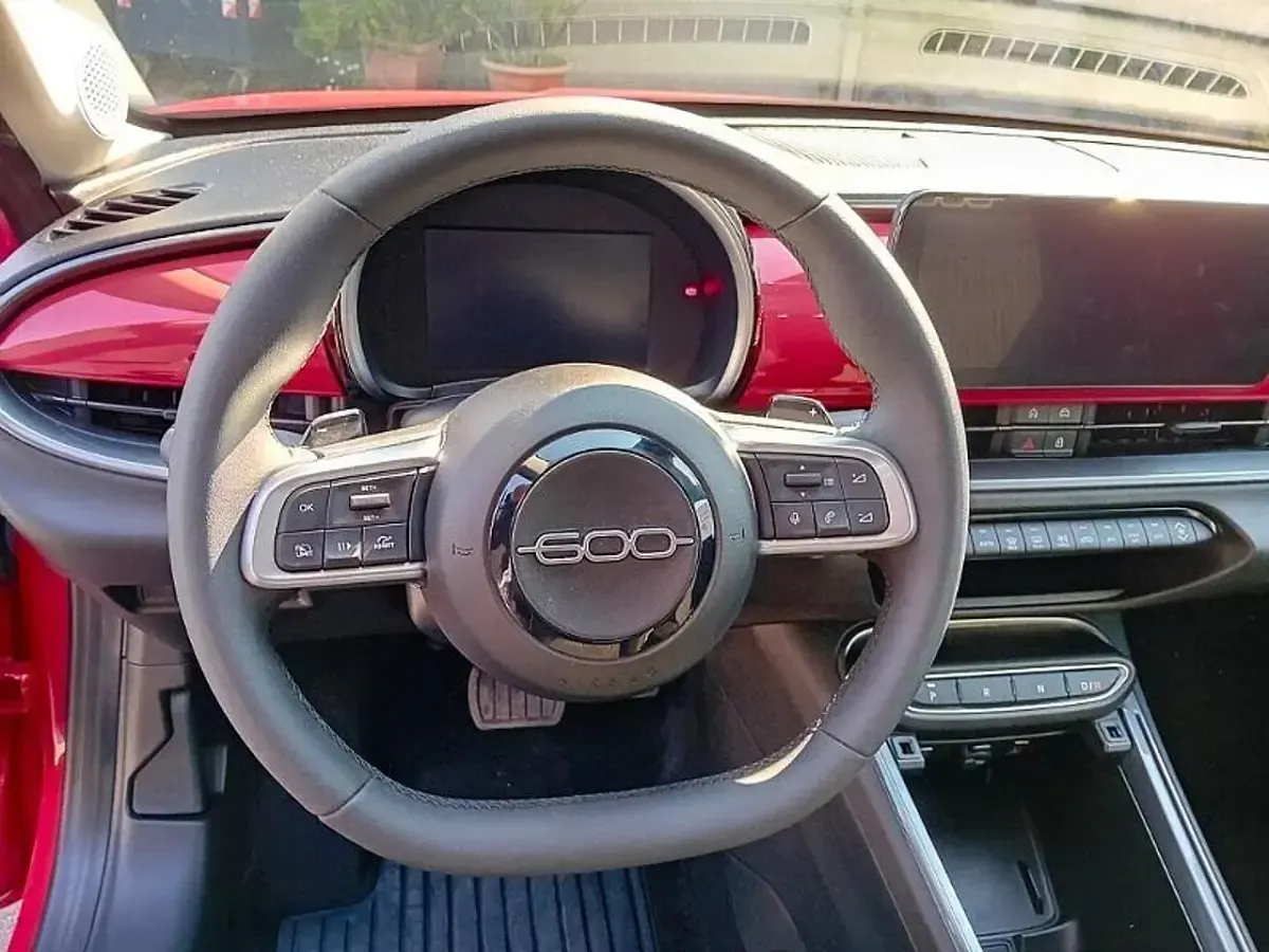Usata Fiat 600 Comfort 145 CV (106 kW) 2025 Rosso SUV