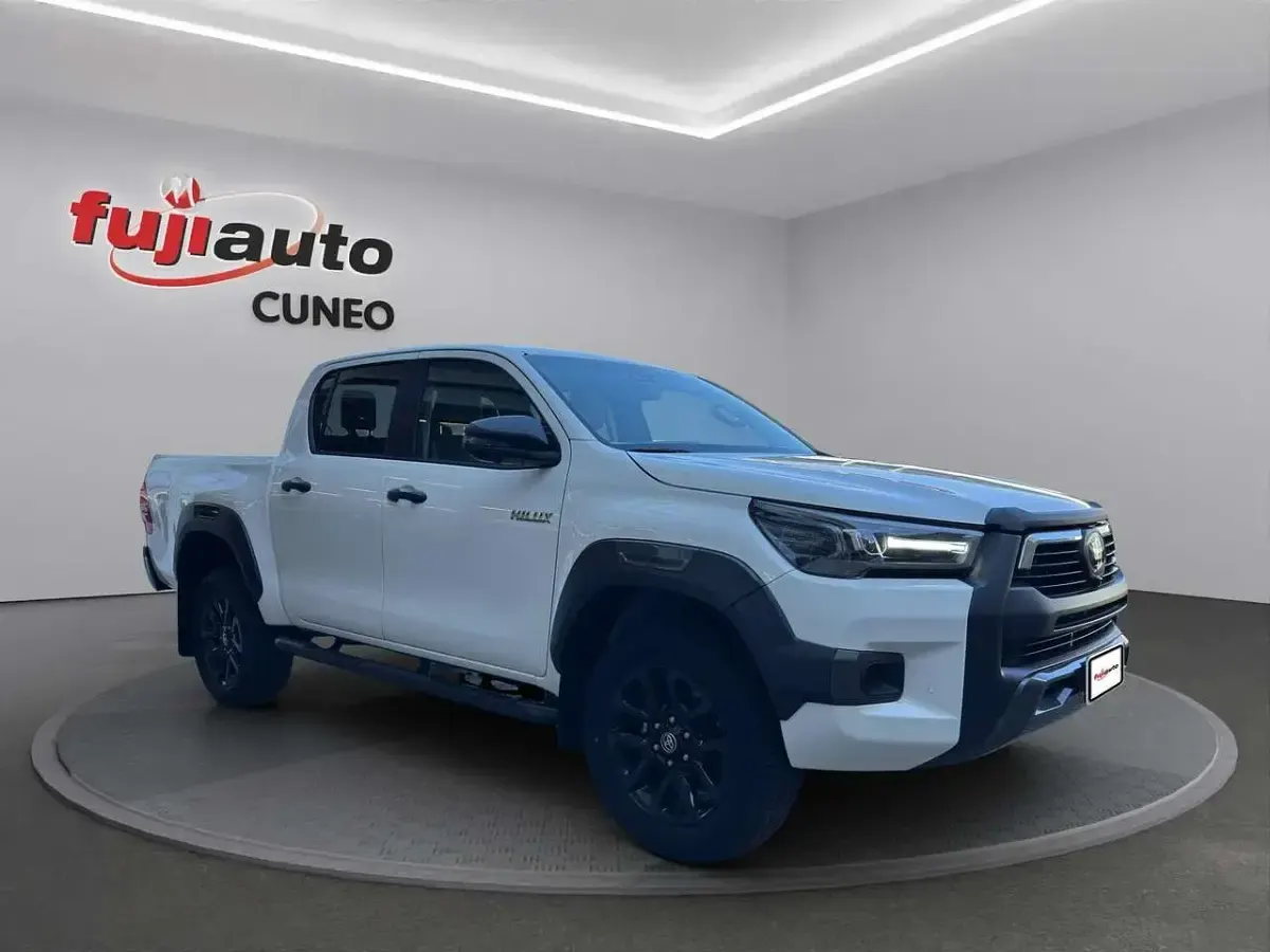 Nuova Toyota HiLux 204 CV (150 kW) 2026 Platinum pearl white Pick-up
