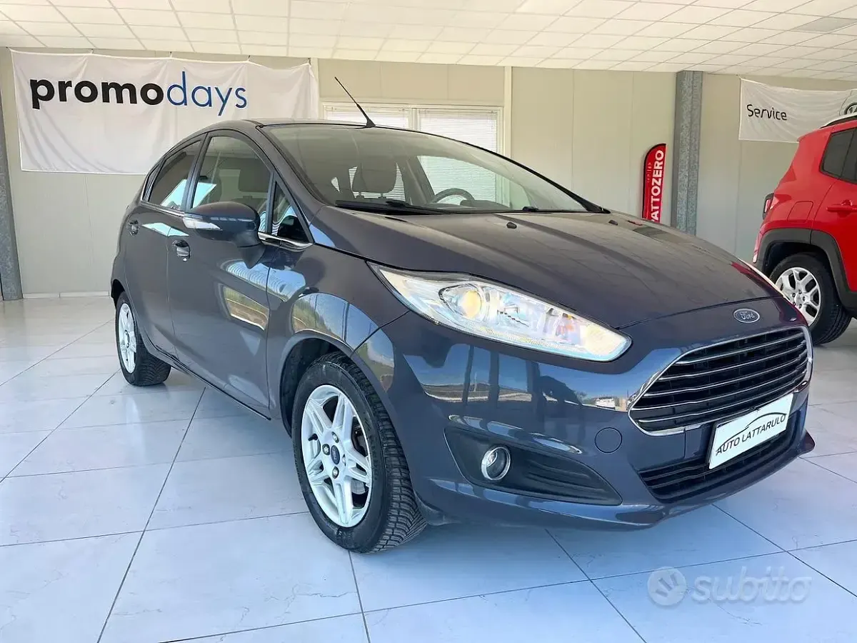 Usata Ford Fiesta Titanium 75 CV (55 kW) 2013 Blu Berlina