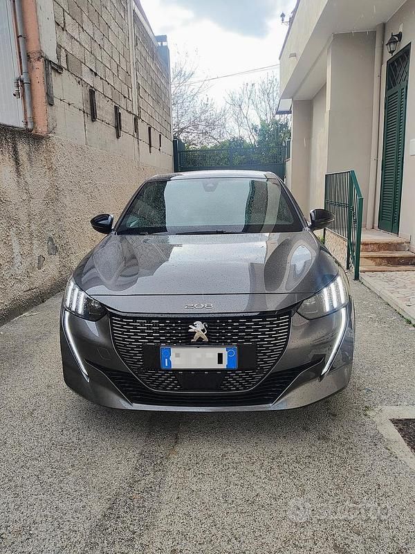 Usata Peugeot 208 GT 100 CV (73 kW) 2021 Grigio Utilitaria