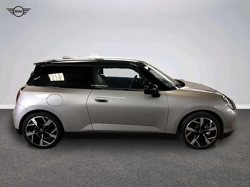 Usata Mini Cooper Favoured 135 kW (184 CV) 2025 Grigio Utilitaria