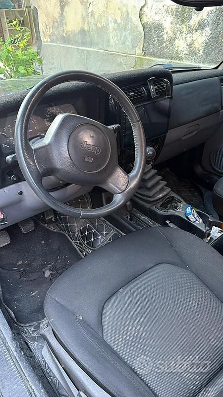 Usata Jeep Cherokee 116 CV (85 kW) 1998 Nero SUV