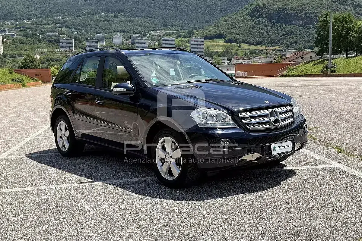Usata Mercedes ML500 Chrome 306 CV (225 kW) 2006 Nero SUV