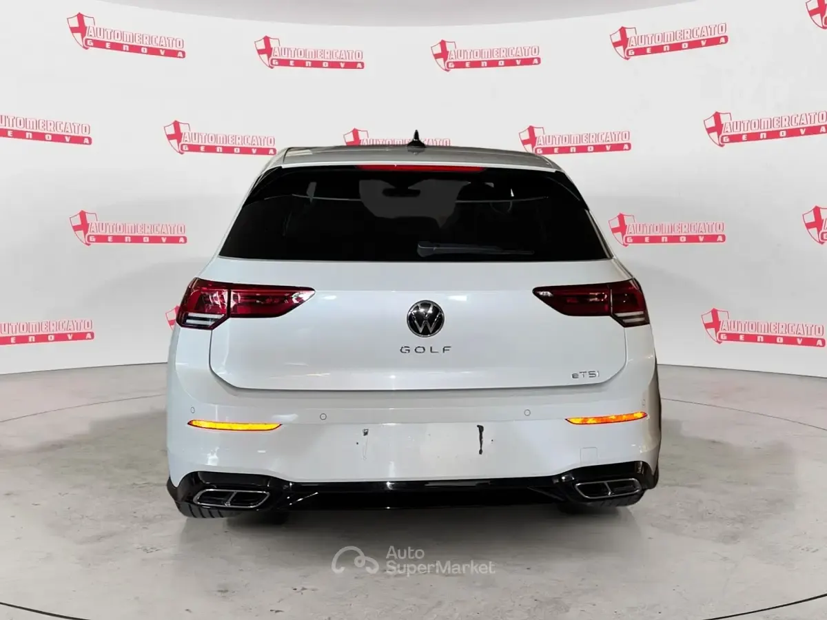 Usata VW Golf VIII R-line 131 CV (96 kW) 2024 Bianco Berlina