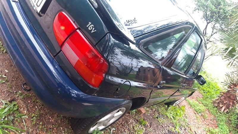 Usata Ford Escort 90 CV (66 kW) 1997 Verde Berlina