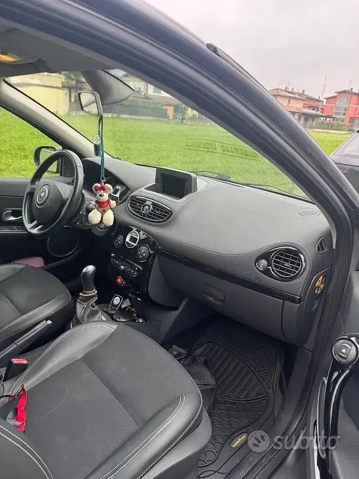 Usata Renault Clio III 75 CV (55 kW) 2012 Berlina