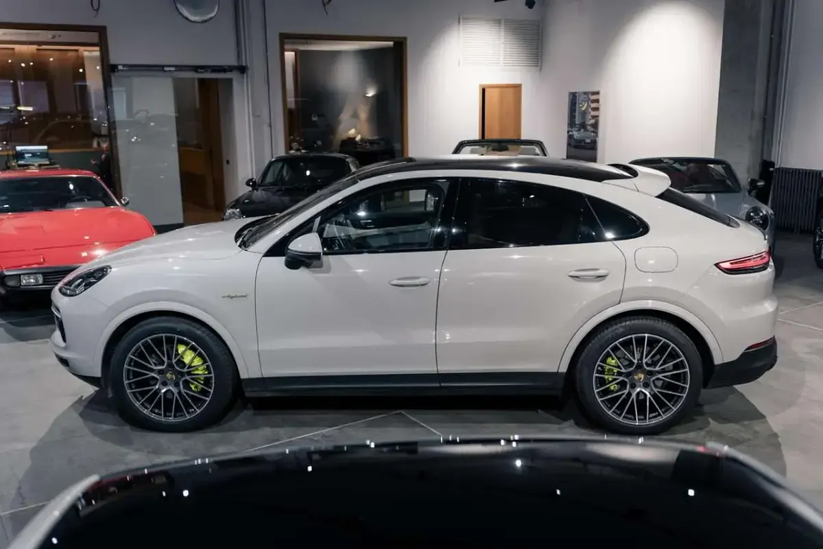 Usata Porsche Cayenne 462 CV (339 kW) 2020 Bianco gesso SUV