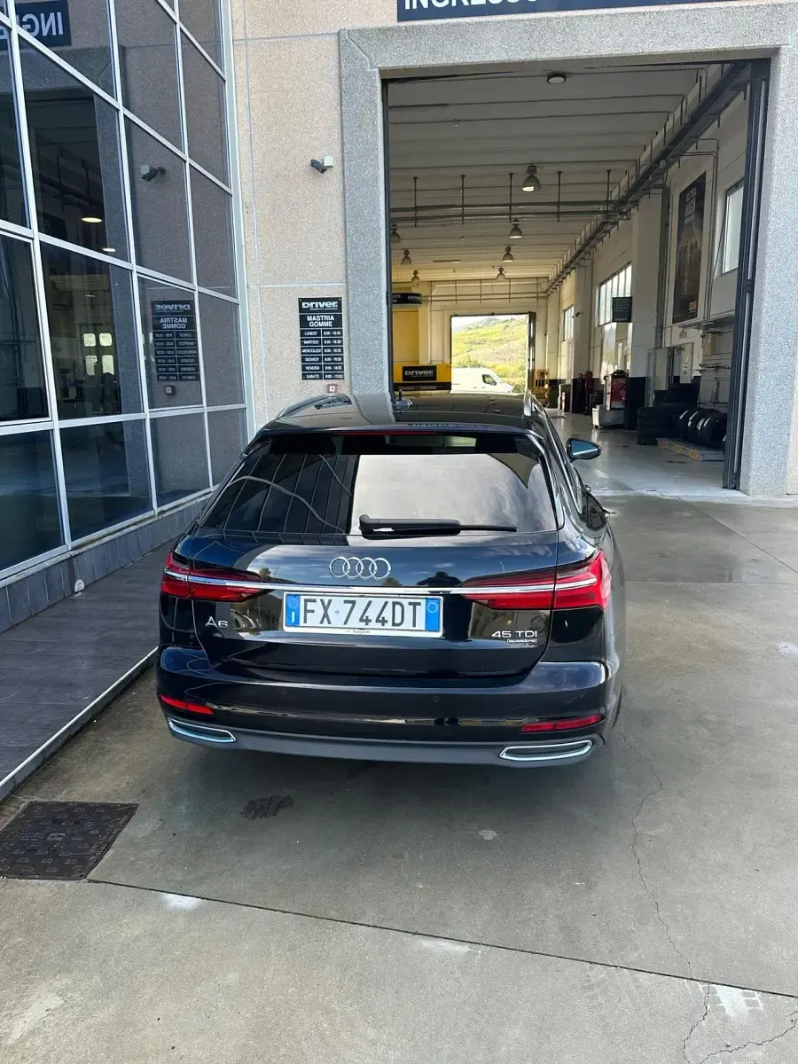 Usata Audi A6 Business 231 CV (169 kW) 2019 Nero Station wagon