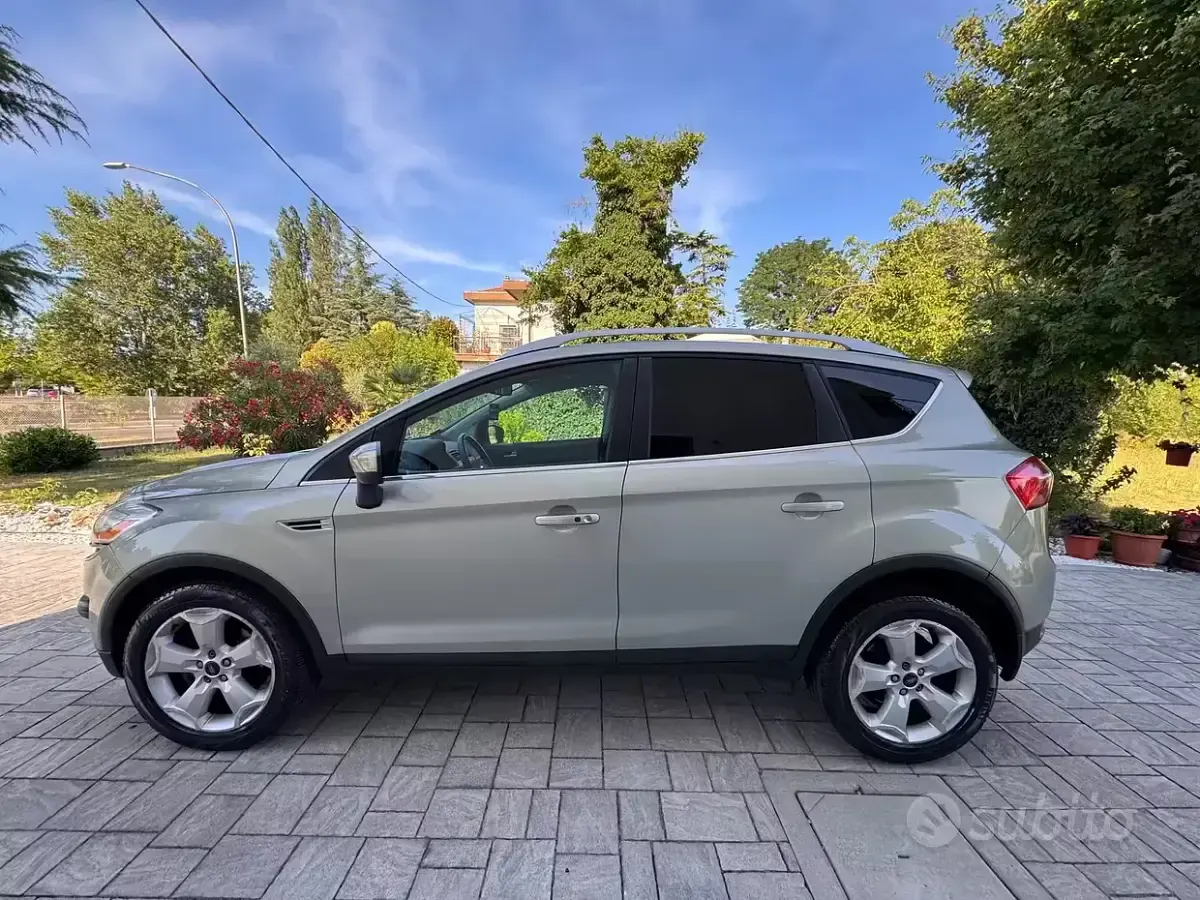Usata Ford Kuga Titanium 163 CV (119 kW) 2010 Beige SUV