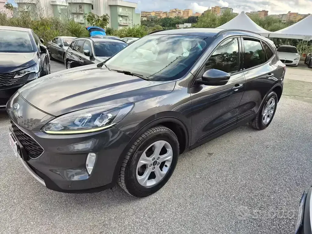 Usata Ford Kuga 120 CV (88 kW) 2022 Grigio SUV
