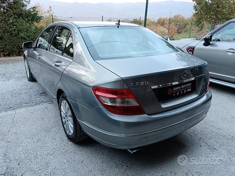 Usata Mercedes C220 Elegance 170 CV (125 kW) 2009 Grigio Berlina
