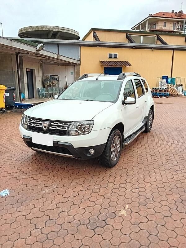 Bianco Usata 2015 Dacia Duster Station wagon | 6400 € (Ottimo prezzo) - Immagine 1/4